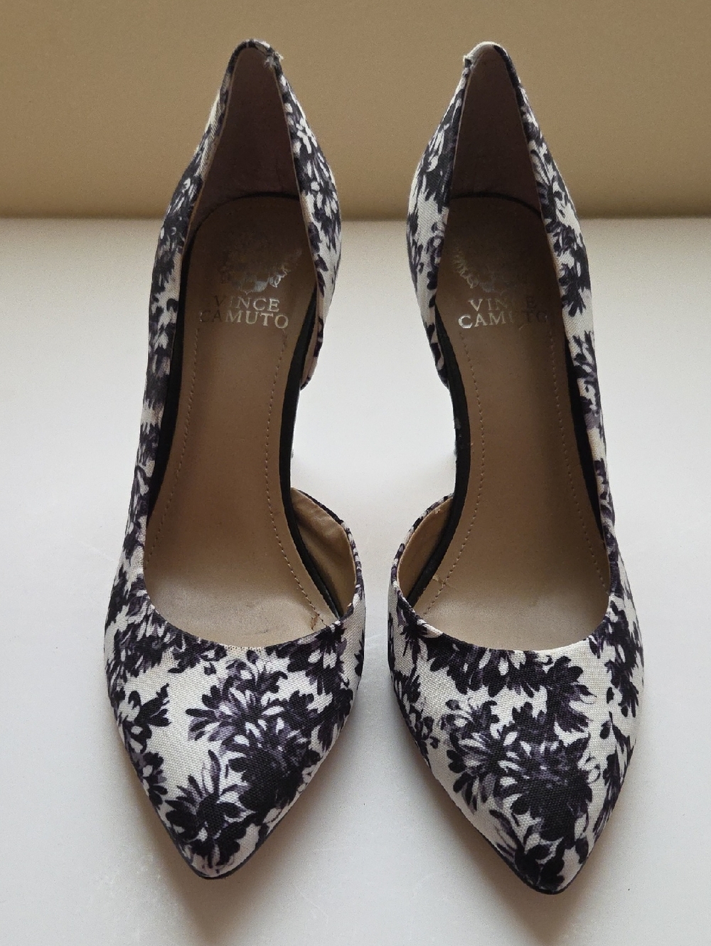 Vince Camuto d'Orsay Halona Pump in Black and White Floral Fabric, Size 8.5M